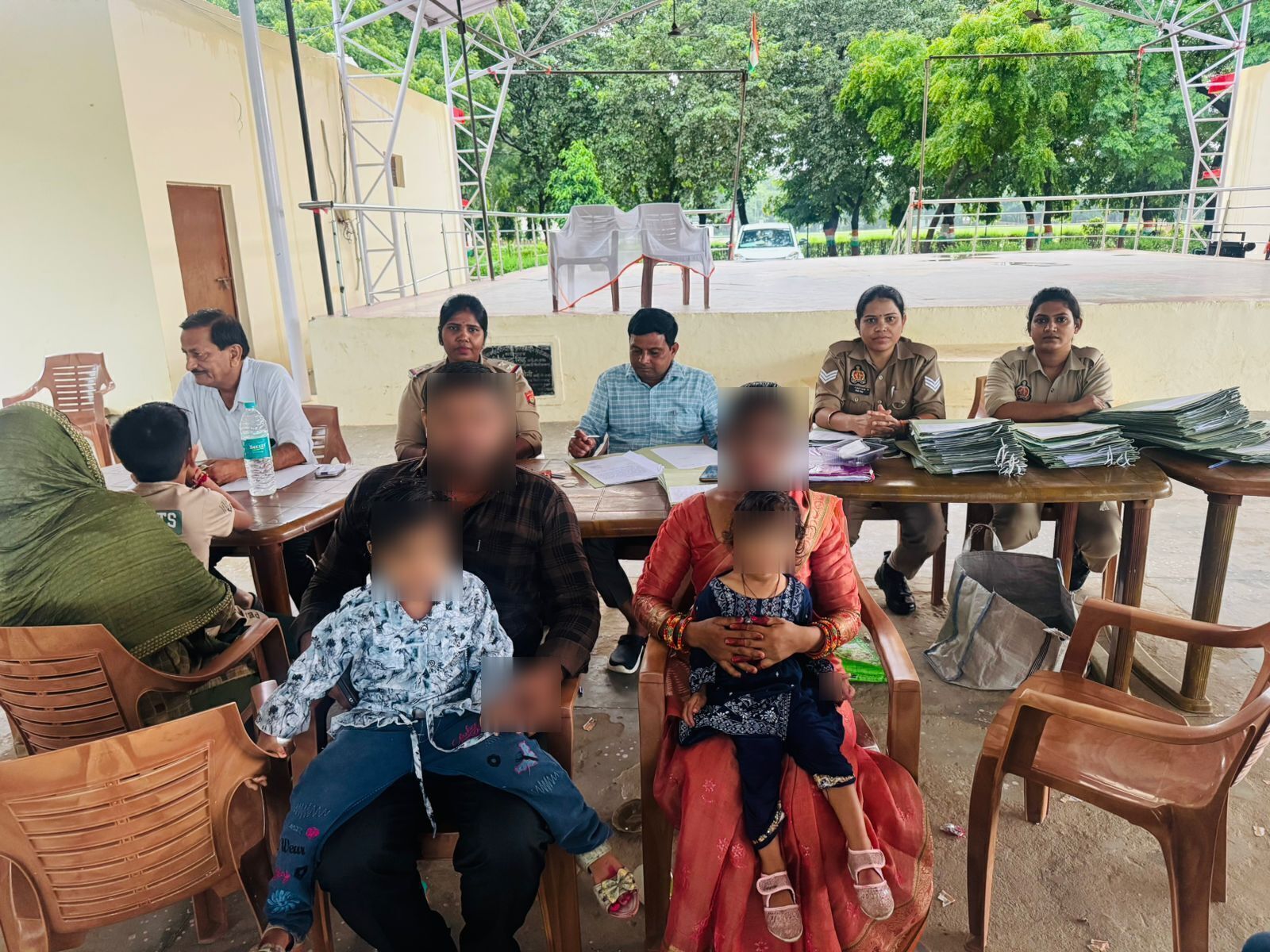 पुलिस लाइन में संचालित परिवार परामर्श केन्द्र टीम द्वारा 6 परिवारों का आपसी सहमति से सुलहनामा कराते हुए परिवारों की लौटाई गई खुशियाँ