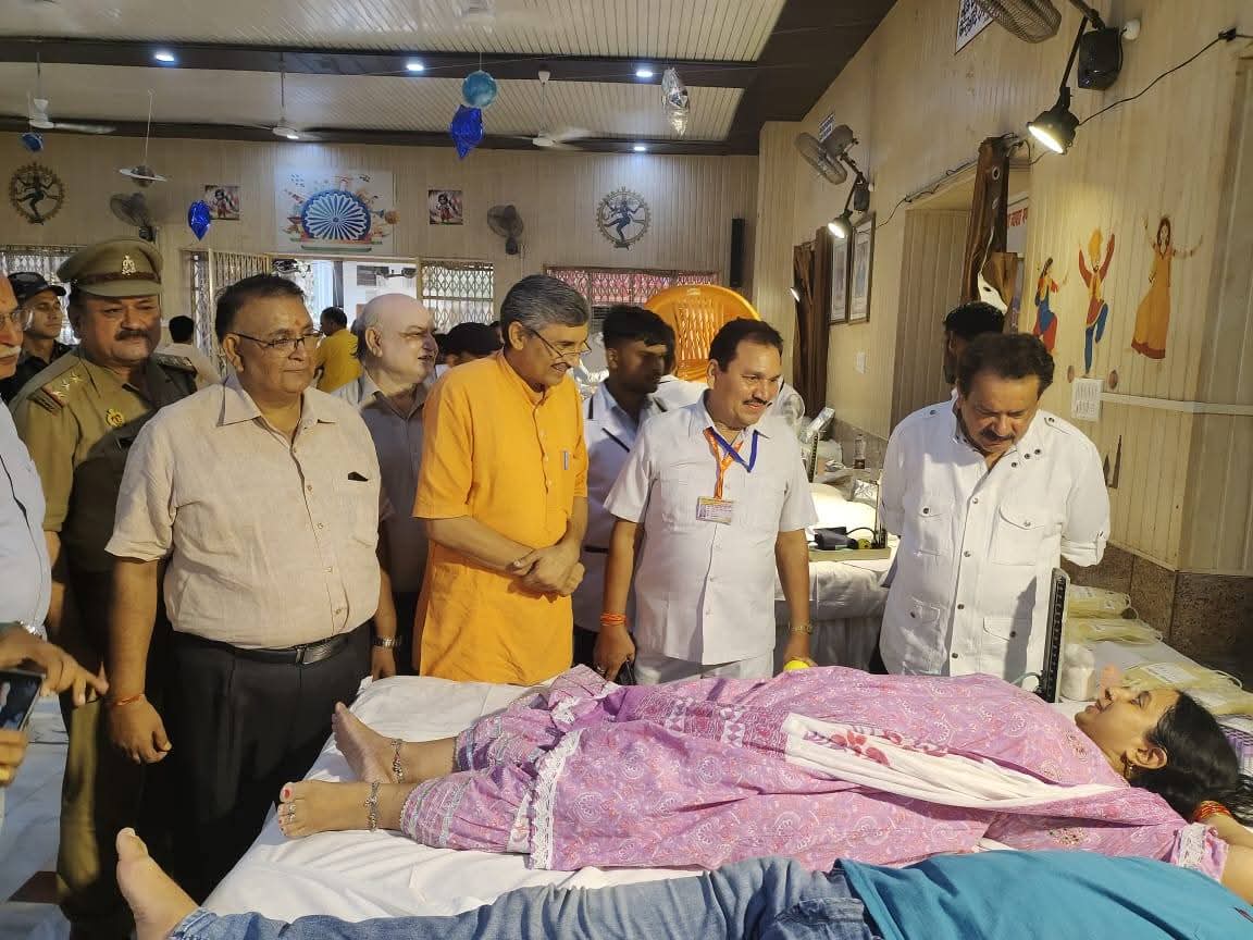 आगरा व्यापार मंडल का तृतीय विशाल रक्तदान शिविर, 2000 यूनिट रक्तदान कर रचा नया इतिहास