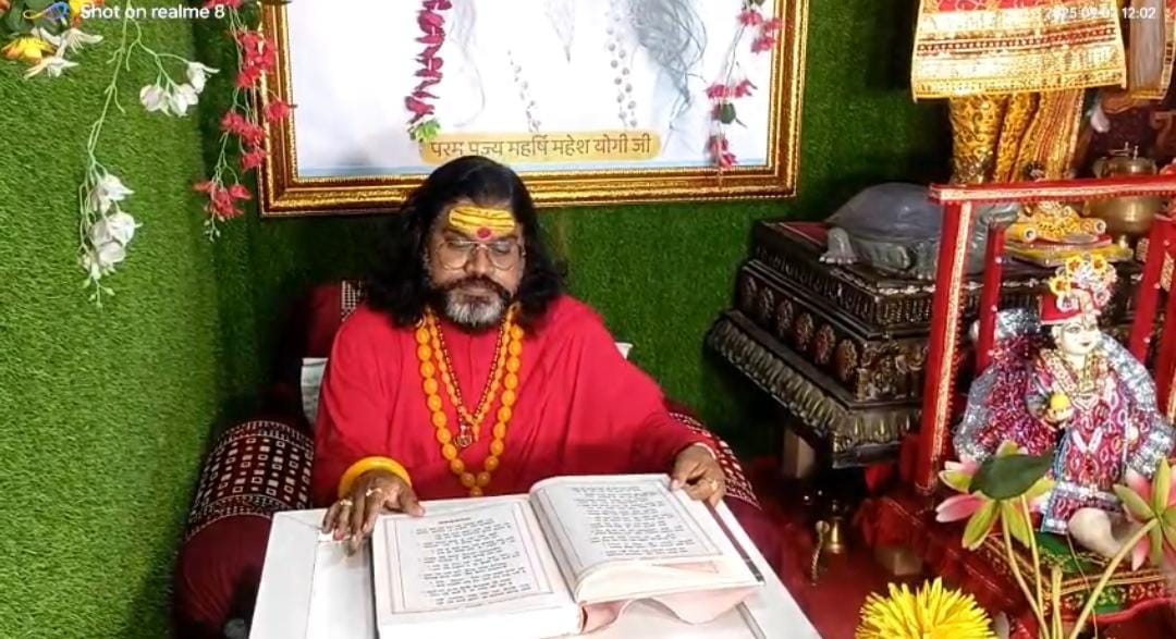 पूर्व मुख्यमंत्री अखिलेश यादव ने मुख्यमंत्री योगी आदित्यनाथ को प्रवासी बताए जाने पर संतो में नाराजगी