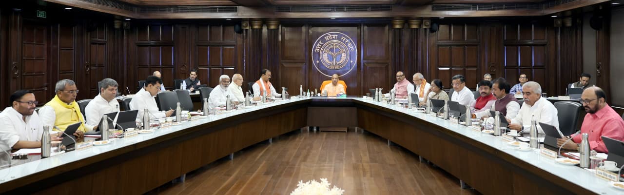 मुख्यमंत्री योगी आदित्यनाथ की अध्यक्षता में हुई कैबिनेट बैठक में कई अहम प्रस्तावों को मंजूरी दी गई
