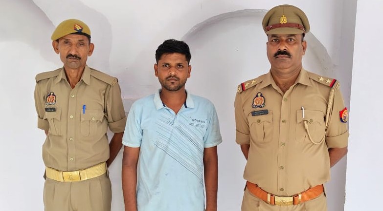 जसराना पुलिस टीम द्वारा 1 हिस्ट्रीशीटर अभियुक्त शोबी को अवैध तमंचा सहित किया गिरफ्तार