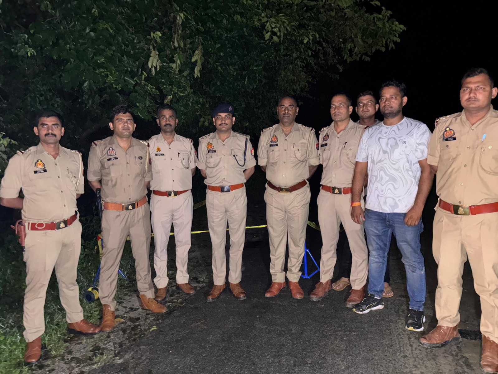 थाना शिकोहाबाद पुलिस टीम द्वारा शातिर लुटेरे को पुलिस मुठभेड़ के दौरान किया गिरफ्तार