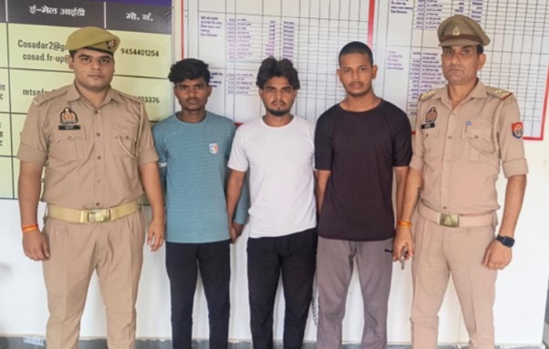 थाना मक्खनपुर पुलिस टीम द्वारावांछित 03 अभियुक्तगणों को किया गिरफ्तार