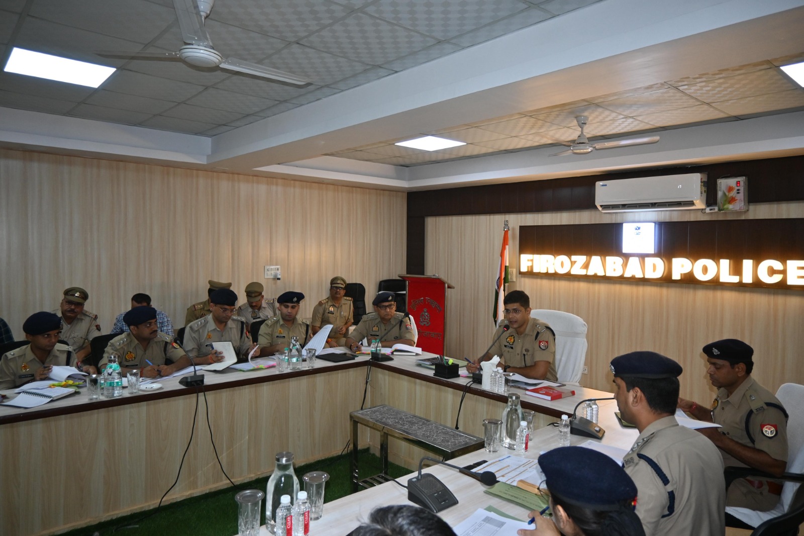 वरिष्ठ पुलिस अधीक्षक द्वारा अपर पुलिस अधीक्षक नगर एव ग्रामीण और थाना प्रभारियों संग अपराध गोष्ठी आयोजित की