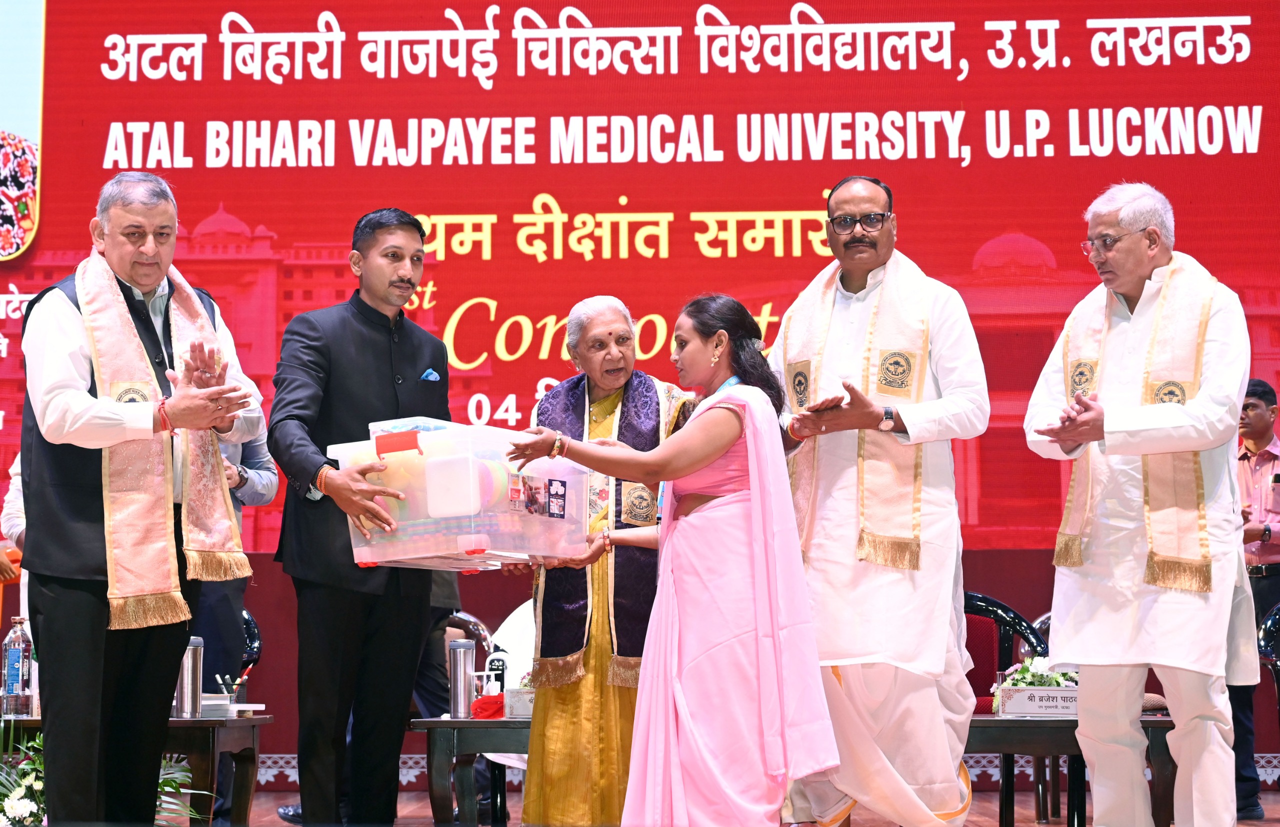 जिला पंचायतों को तालाबों का विकास अमृत सरोवर के रूप में करने और रेन वाटर हार्वेस्टिंग को प्राथमिकता देने के निर्देश
