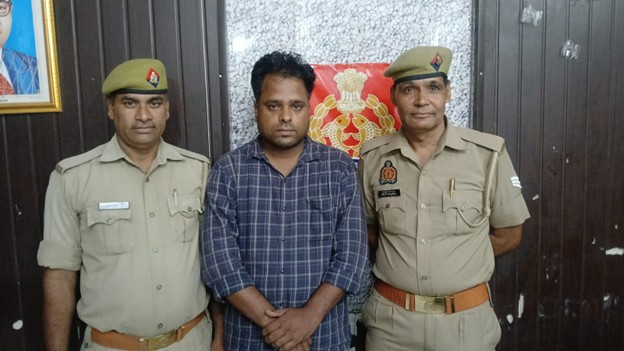 शिकोहाबाद पुलिस टीम द्वारा दहेज अधिनियम के वाँछित अभियुक्त को किया गिरफ्तार
