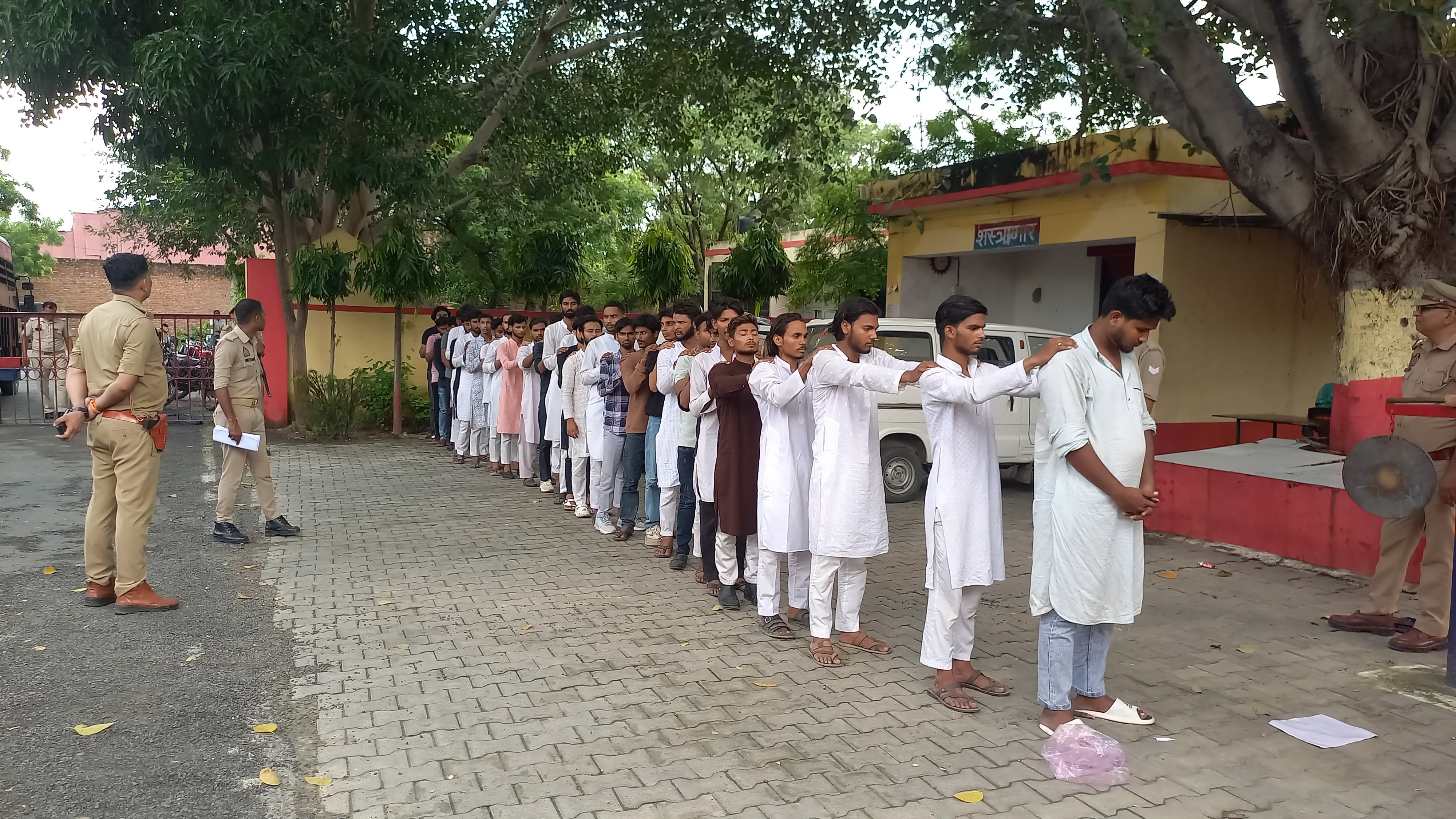 बारावफात के जुलूस की समाप्ति के बाद हुडदंग करने वाले 30 अभियुक्तों को किया गिरफ्तार
