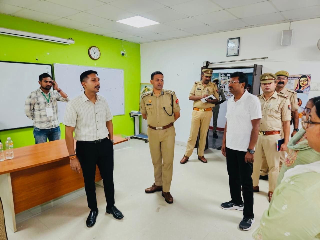 उ0प्र0 अधीनस्थ सेवा चयन आयोग की प्रारम्भिक अहर्ता परीक्षा 2025 का पहला दिन लखनऊ में शांतिपूर्ण, निष्पक्ष एवं पारदर्शी रूप से संपन्न