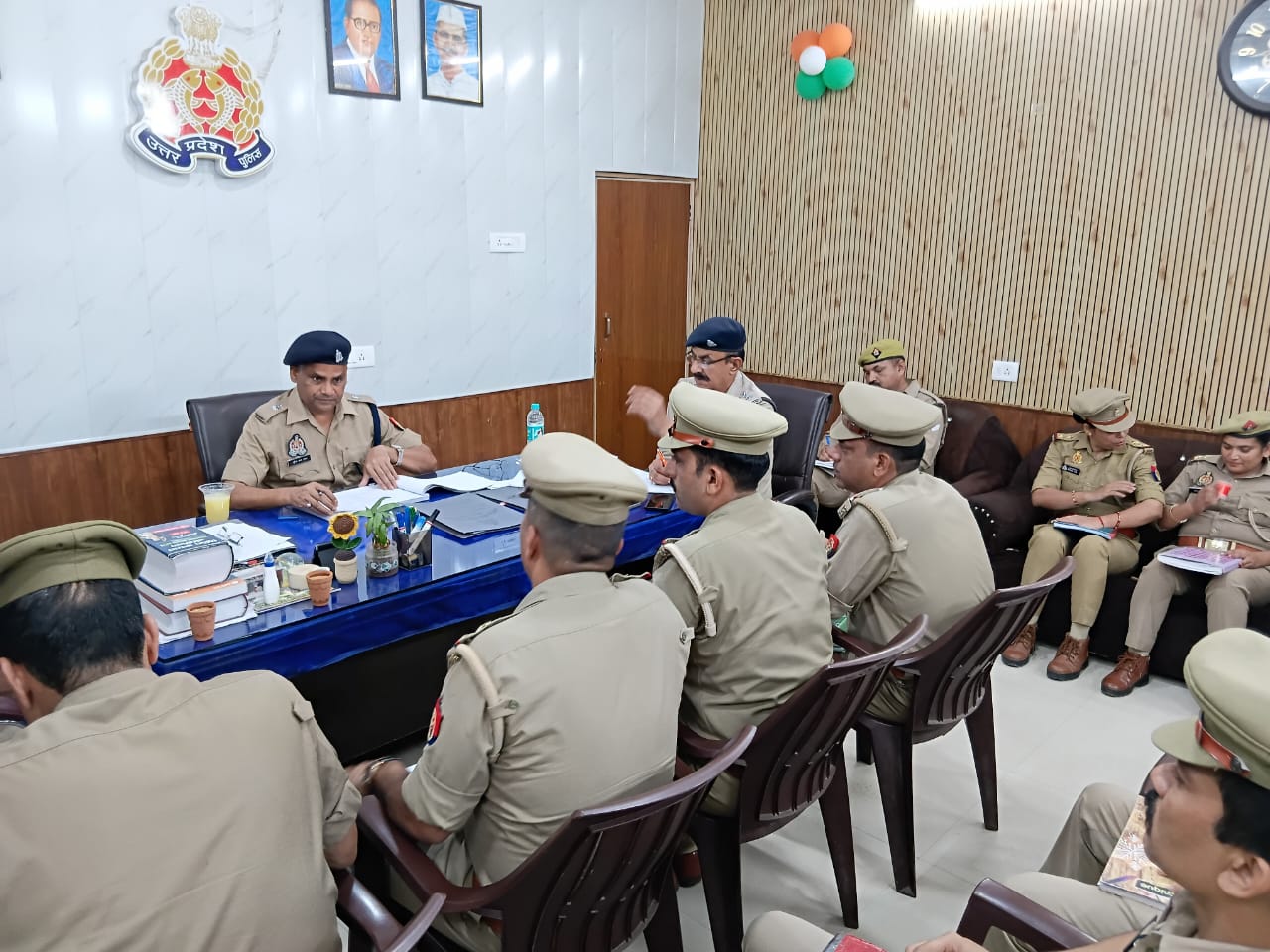 लंबित विवेचनाओं को लेकर अपर पुलिस अधीक्षक ग्रामीण सुरेश चंद्र रावत ने थाना गोवर्धन में की समीक्षा