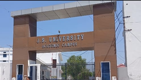 जे0एस0 विश्वविद्यालय द्वारा छात्र - छात्राओं के भविष्य के साथ किया जा रहा खिलबाड़
