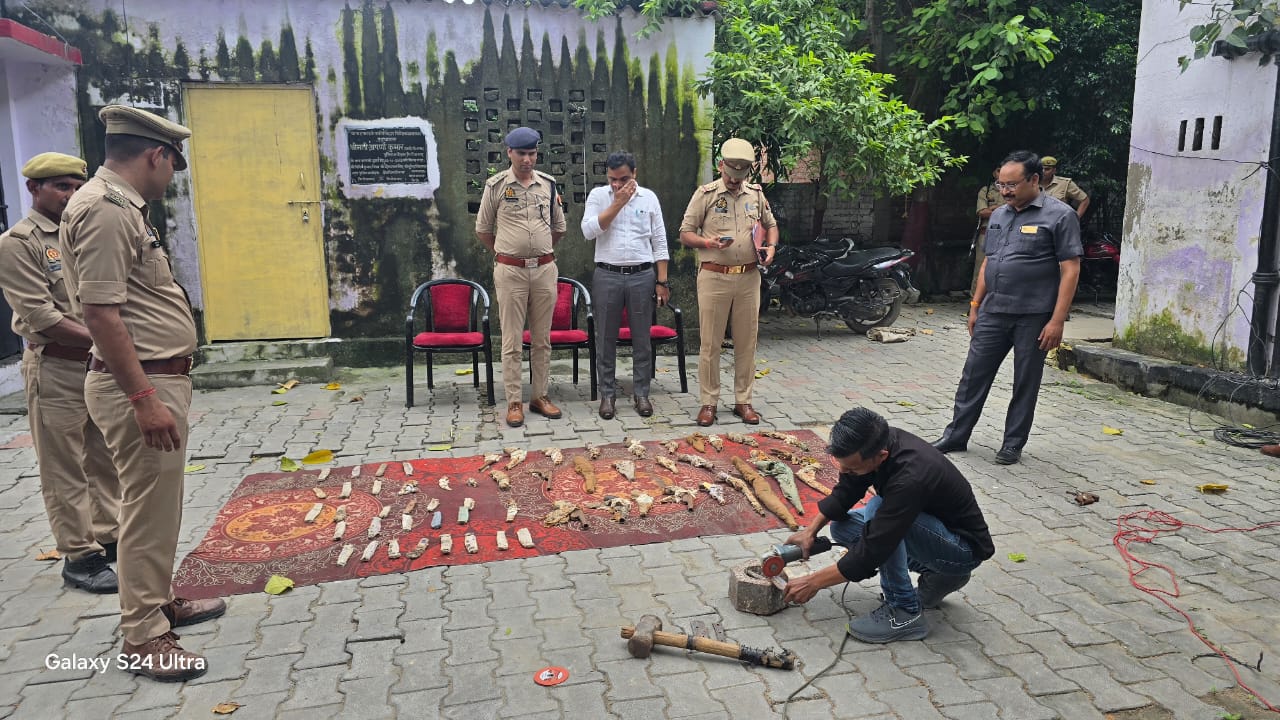 रामगढ पुलिस टीम द्वारा आयुध अधिनियम से सम्बन्धित 64 माल मुकदमाती का निस्तारण किया
