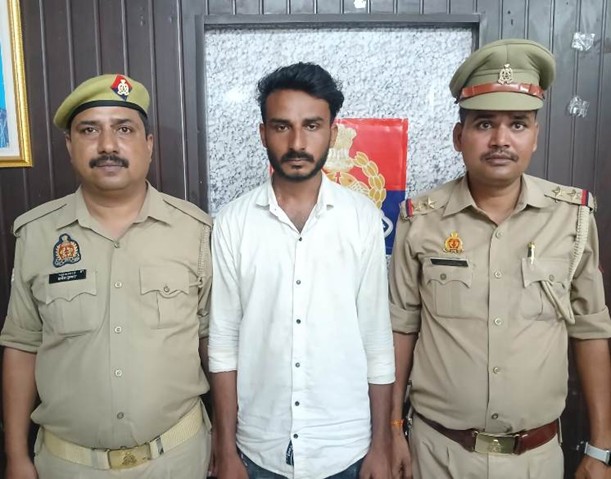 थाना शिकोहाबाद पुलिस टीम द्वारा अवैध असलहा एवं जिंदा कारतूस सहित किया गिरफ्तार