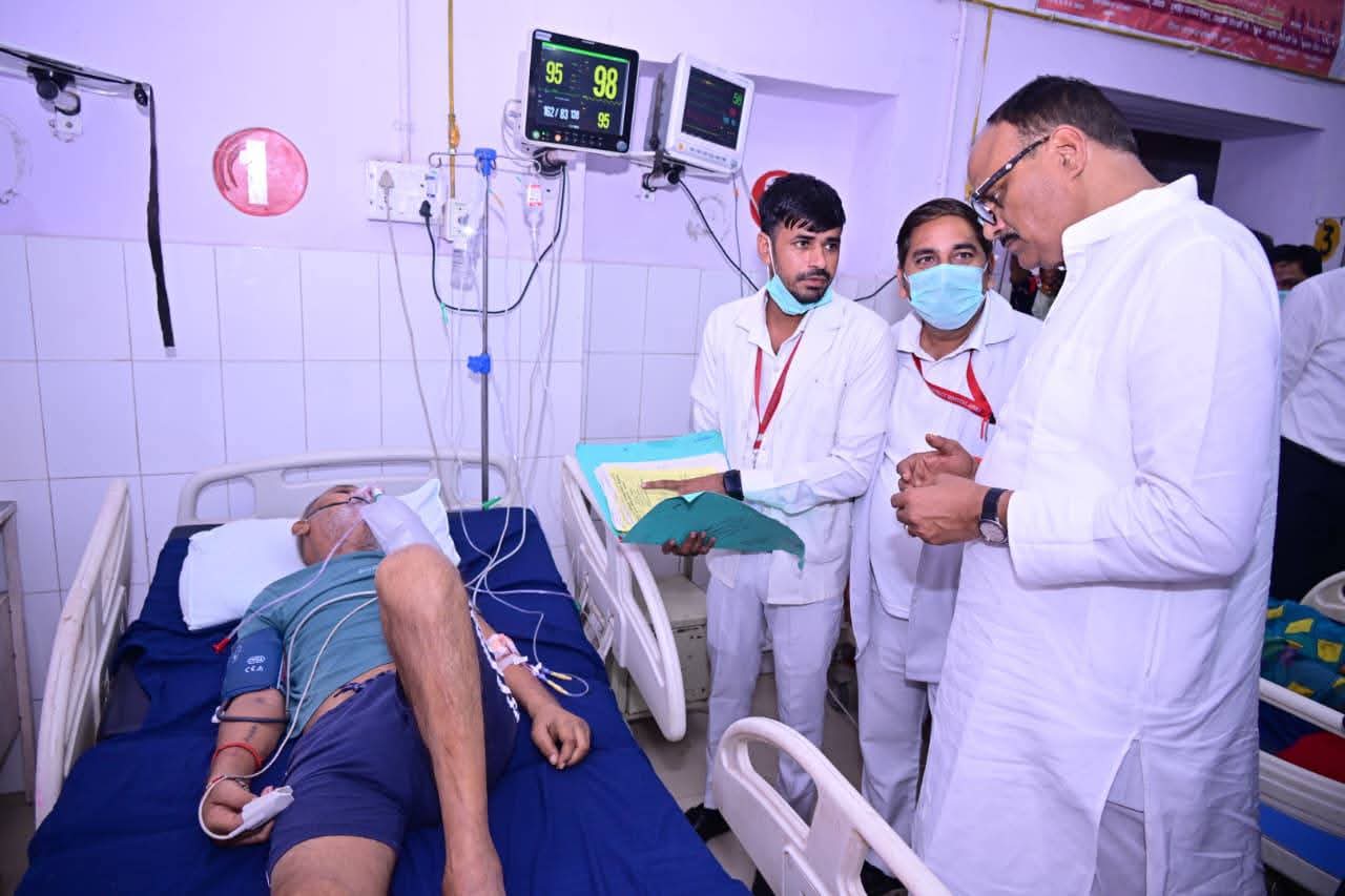 उप मुख्यमंत्री ब्रजेश पाठक ने जिला अस्पताल आगरा का किया निरीक्षण