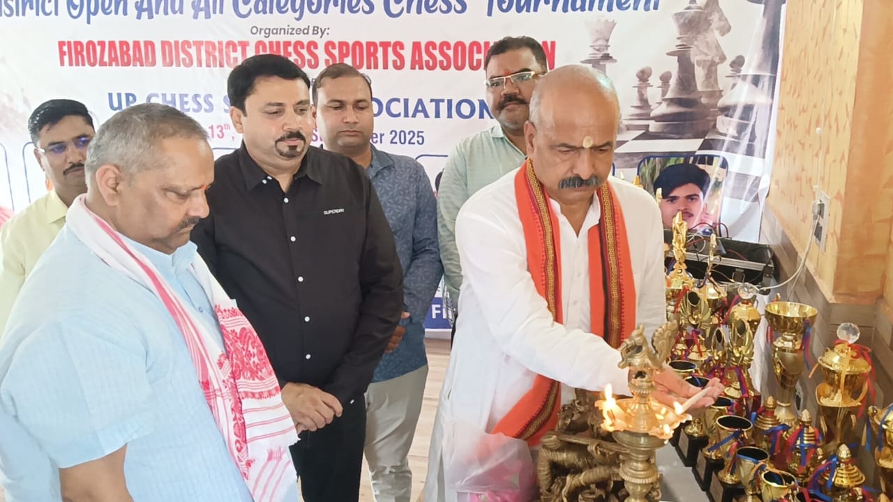 जिला स्तरीय शतरंज प्रतियोगिता का शुभारंभ गौ सेवा आयोग के सदस्य रमाकांत उपाध्याय ने दीप प्रज्वलन कर कार्यक्रम का किया शुभारंभ