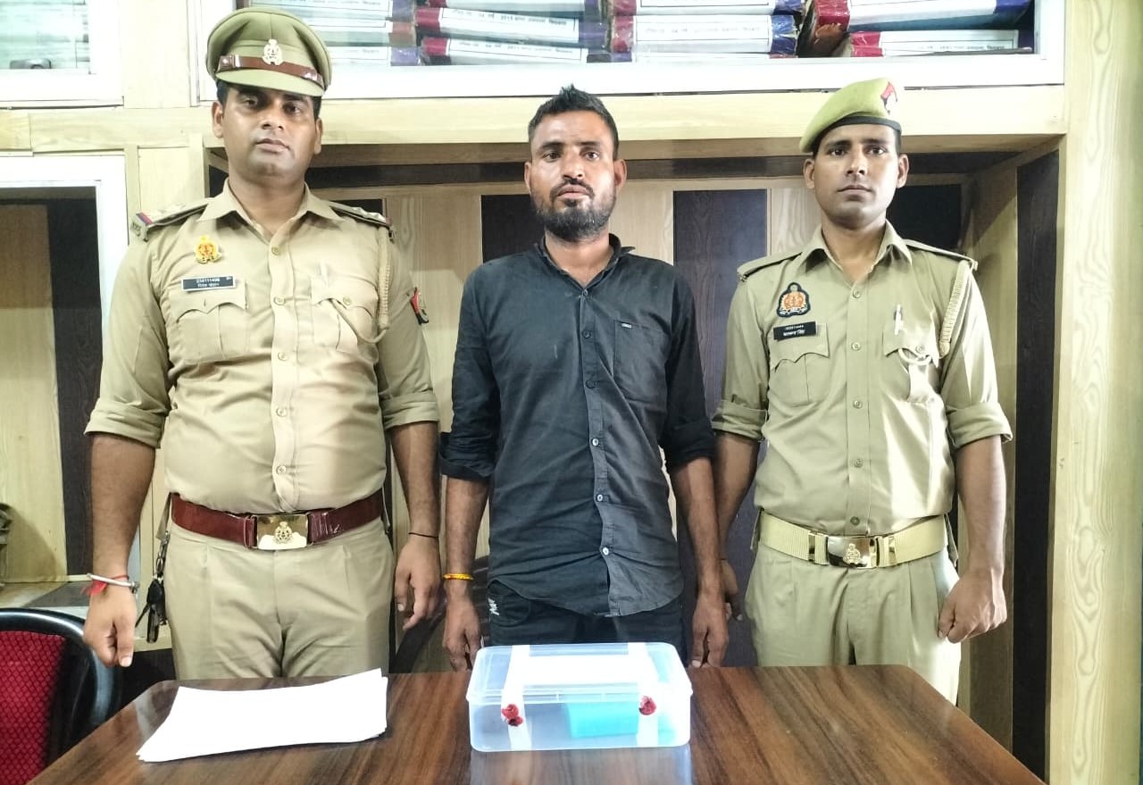 जसराना पुलिस टीम द्वारा एक अभियुक्त विवेक यादव को अवैध असलहा सहित किया गिरफ्तार