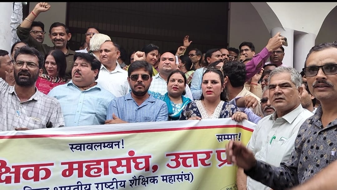 शिक्षक संगठन ने  प्रधानमंत्री के नाम सौंपा ज्ञापन, टेट अनिवार्यत को हटाने की करी मांग
