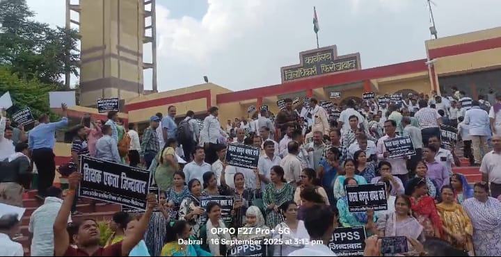 टीईटी अनिवार्यता के खिलाफ शिक्षकों का विरोध, फिरोजाबाद में प्राथमिक शिक्षकों ने पीएम को भेजा ज्ञापन, आंदोलन की चेतावनी