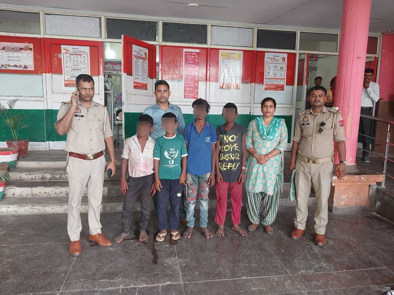 थाना एएचटीयू पुलिस टीम द्वारा जनपद में बालाजी मंदिर से 04 बच्चों को बालभिक्षावृत्ति से कराया मुक्त