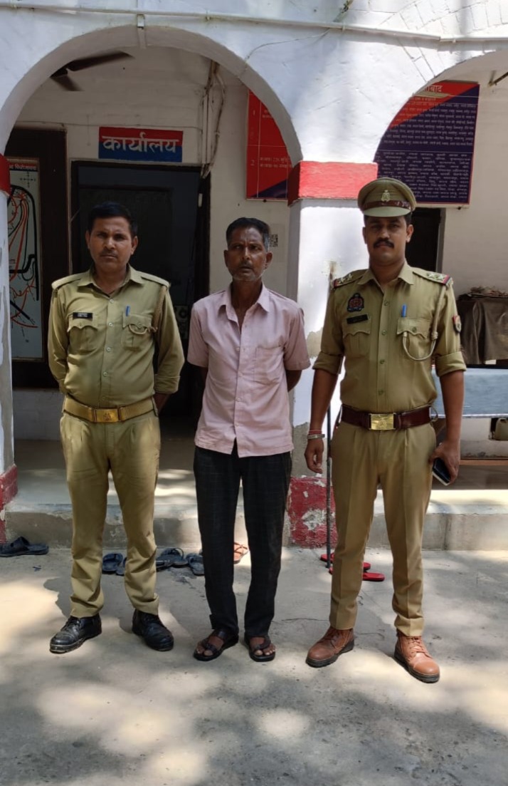 एका पुलिस टीम द्वारा आत्महत्या के लिये उकसाने के सम्बन्ध में वाँछित अभियुक्त को किया गिरफ्तार