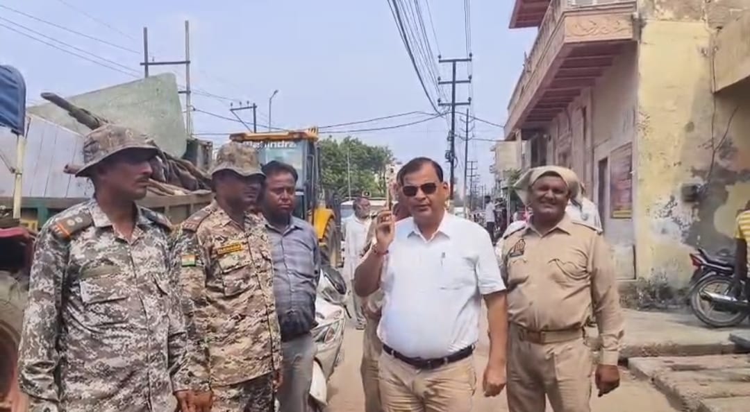 सहायक नगर आयुक्त राकेश कुमार त्यागी के नेतृत्व में चला अतिक्रमण हटाओ अभियान