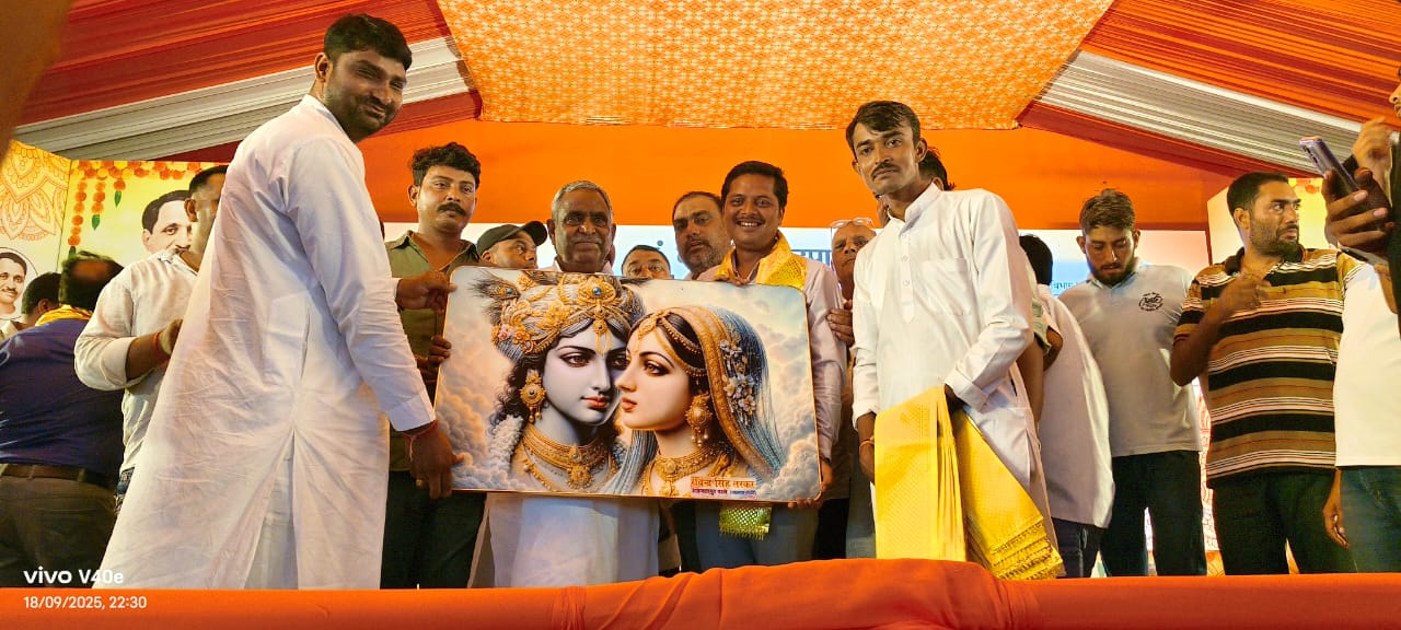 रसिया सुनने को रात भर जमे रहे हजारों श्रोता