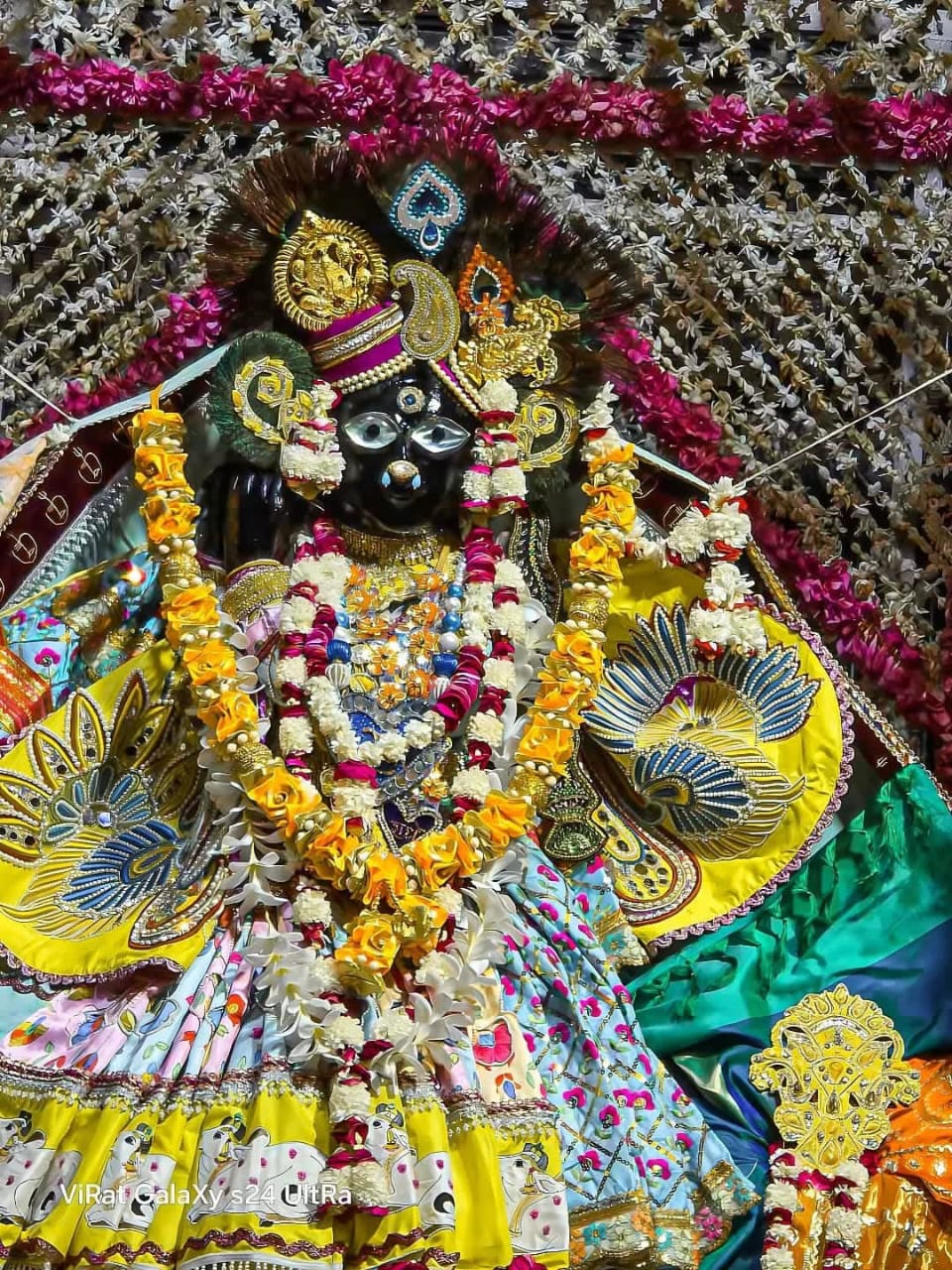 बाँकेबिहारी मंदिर में दर्शन का समय बढ़ा, VIP पर्ची बंद