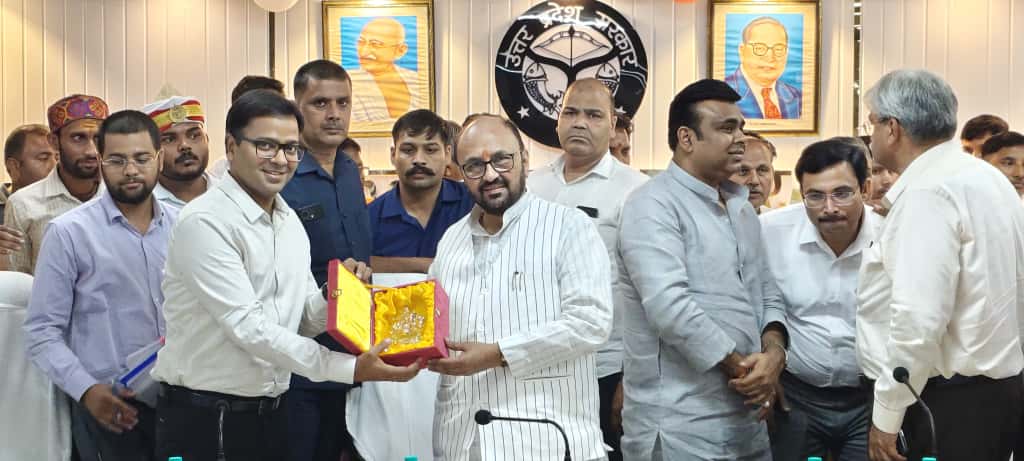 कलेक्ट्रेट सभागार कक्ष में विकास कार्यों की समीक्षा बैठक आयोजित की गई