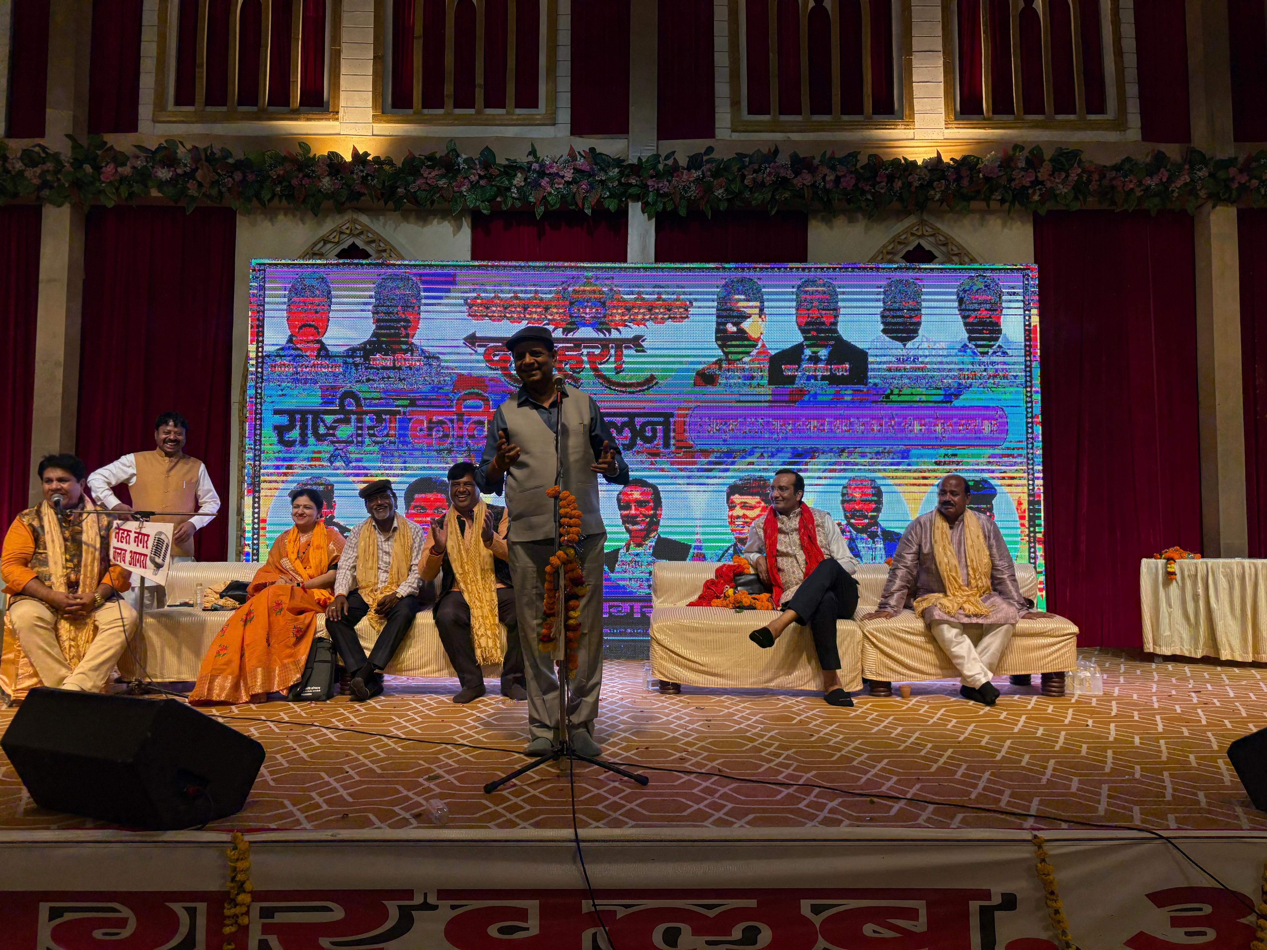 नेहरू नगर क्लब के कवि सम्मेलन में वही काव्य रसधार