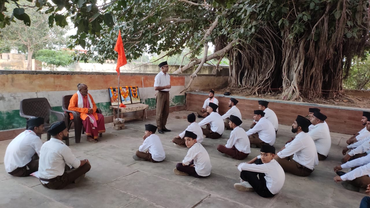 रैपुराजाट मंडल में राष्ट्रीय स्वयंसेवक संघ का अनुशासनभरा पथ संचलन सम्पन्न