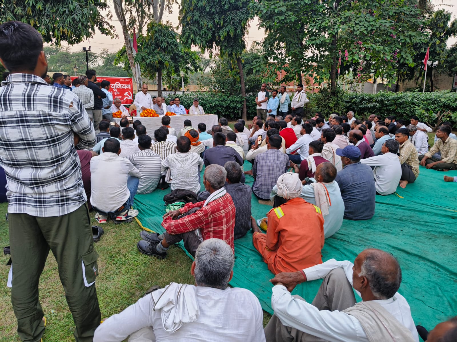 रिफायनरी संविदा कर्मियों की पीड़ा सुनी बिहार के सांसद ने