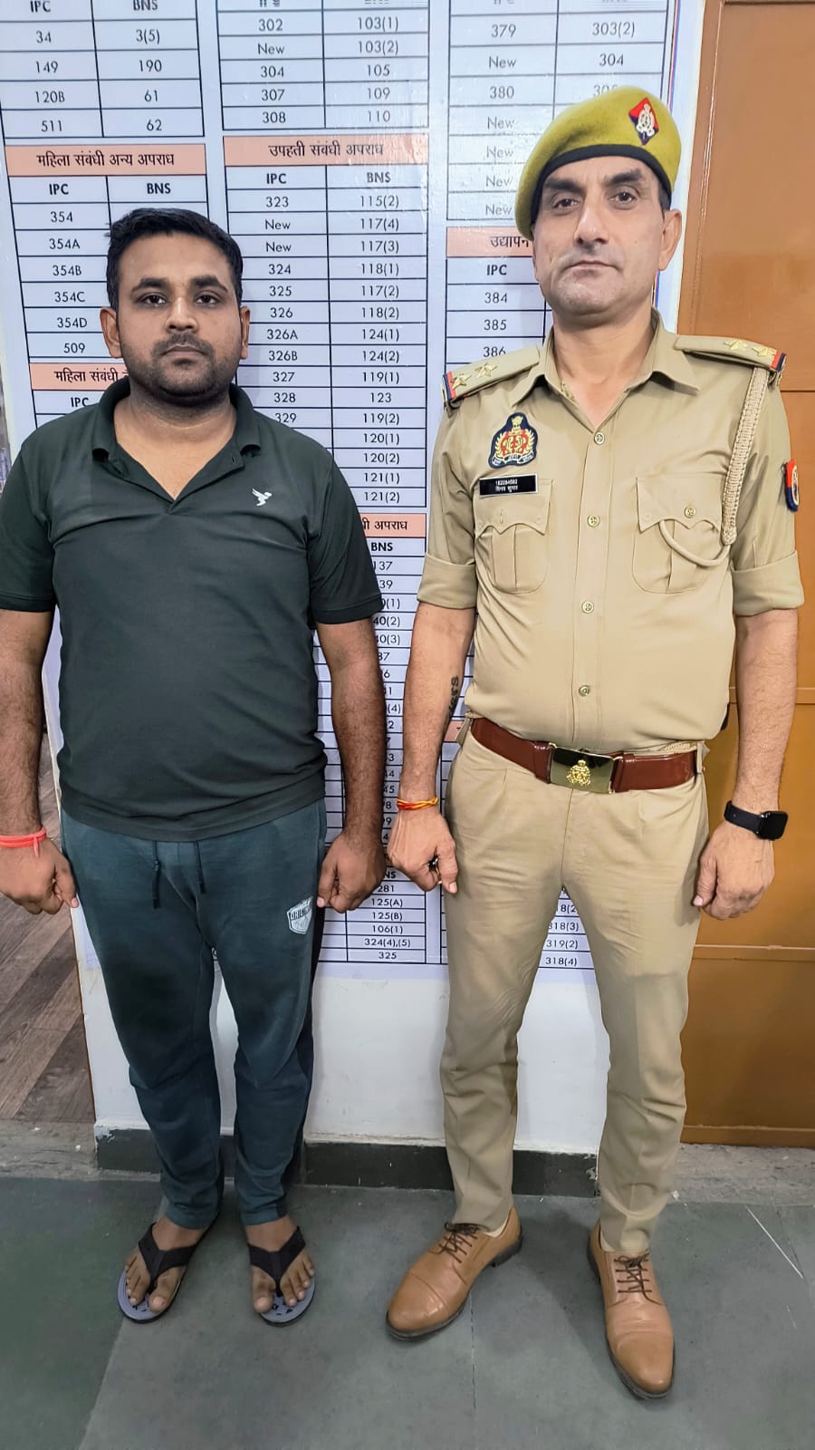 थाना मक्खनपुर पुलिस टीम द्वारा 2 पुलिसकर्मियों में से मुख्य आरक्षी अंकुर प्रताप सिंह को लूटी गयी धनराशि में से 05 लाख रुपए की बरामदगी सहित किया गया गिरफ्तार