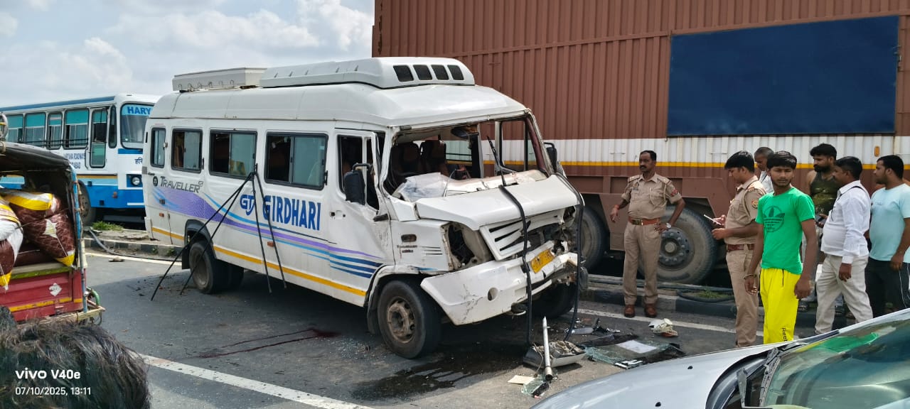 गोवर्धन की मुख्य प्रवेश वेरी केडिंग पर पुलिसकर्मीयो की मनमानी