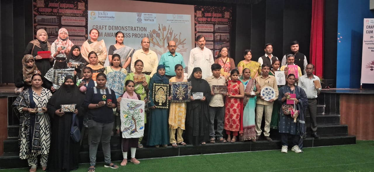स्टेट व नेशनल अवार्ड प्राप्त शिल्पगुरुओं ने अपने अनुभव किए साझा, 20 हस्तशिल्पी कर रहे अपने हुनर का लाइव प्रदर्शन