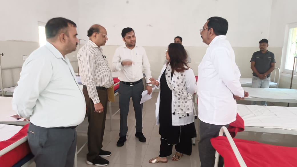 अपर जिलाअधिकारी वित एवं राज्वत विशुराजा नें सामुदायिक स्वास्थ केन्द्रो का किया निरीक्षण