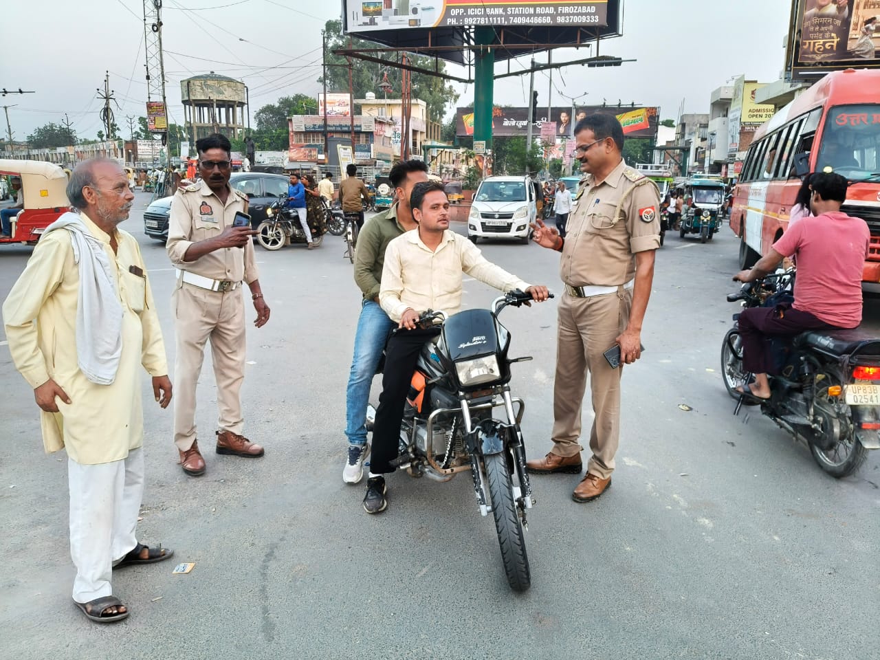 जनपद में यातायात पुलिस द्वारा विशेष अभियान चलाया गया