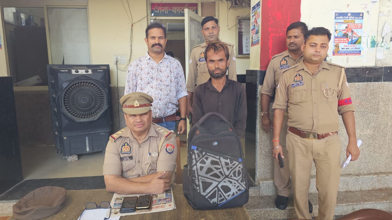 मथुरा थाना जीआरपी जंक्शन पुलिस ने शराब तस्कर को किया गिरफ्तार