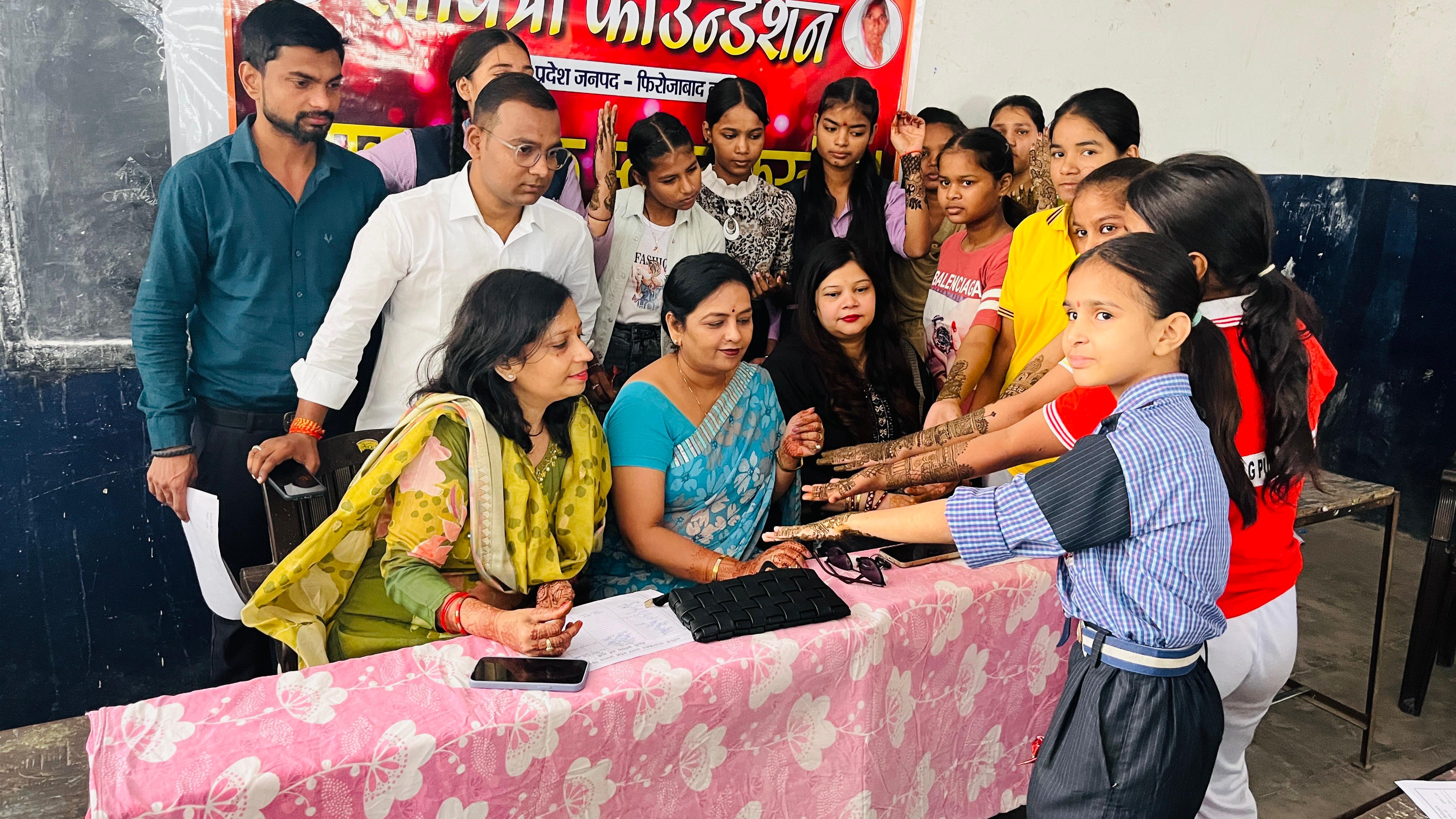 चित्रकला, सामान्य ज्ञान, मेहंदी व स्लोगन प्रतियोगिता मे मेधावियों ने दिखाई प्रतिभा
