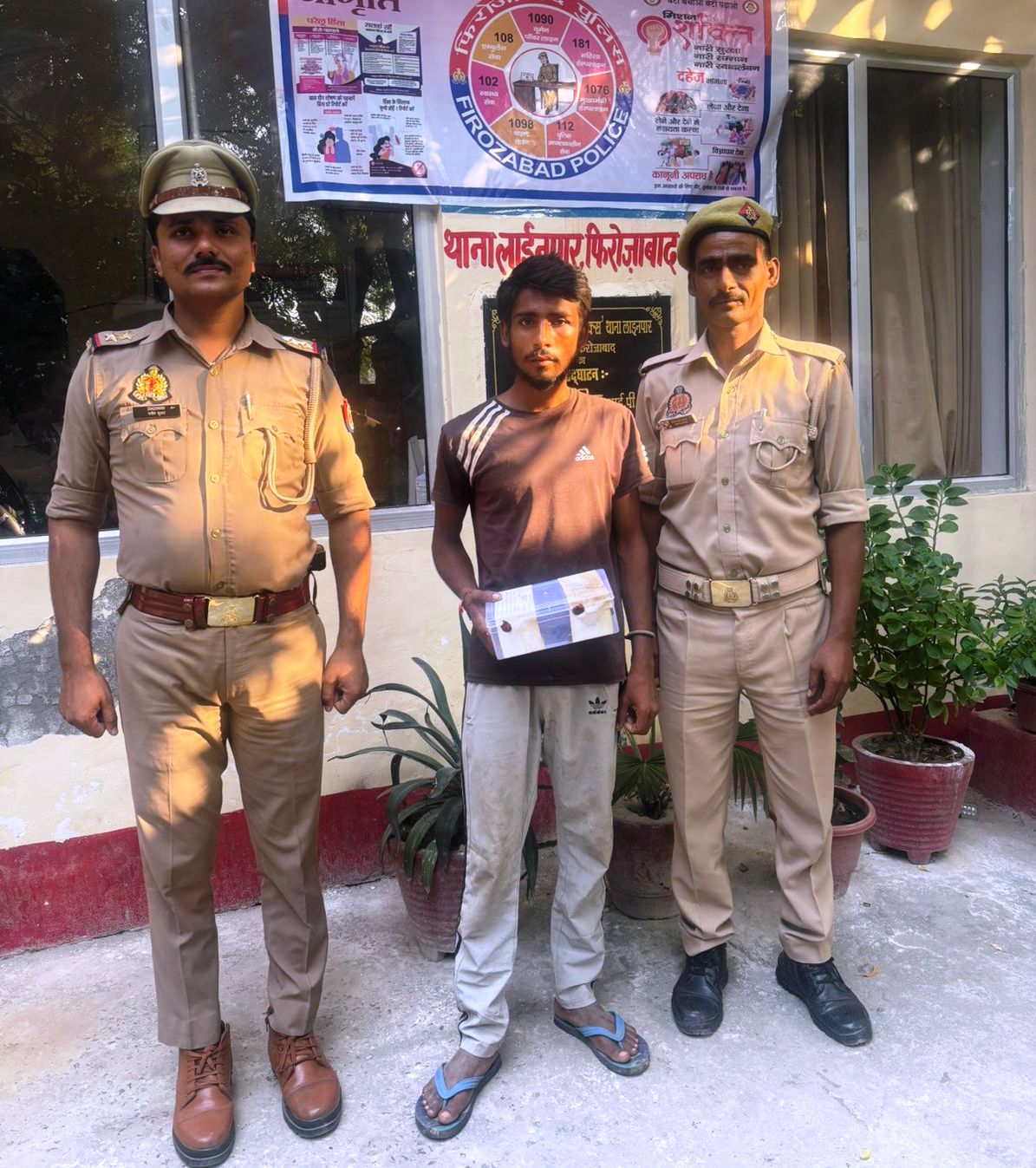 थाना लाइनपार पुलिस टीम द्वारा एक अभियुक्त को अवैध असलहा सहित किया गया गिरफ्तार