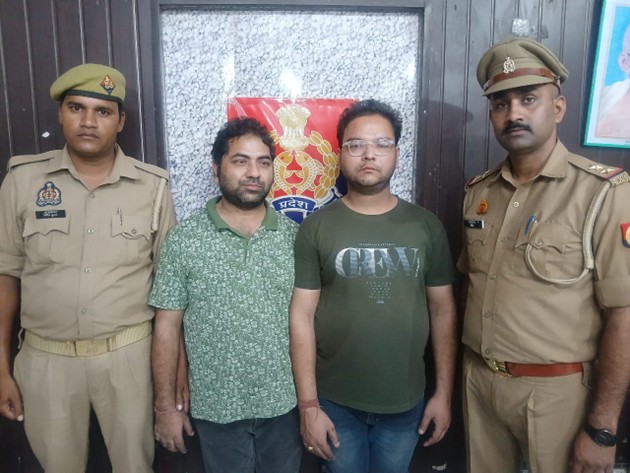 शिकोहाबाद पुलिस टीम द्वारा  विस्फोटक  / ज्वलनशील पदार्थ सहित दो अभियुक्त गिरफ्तार