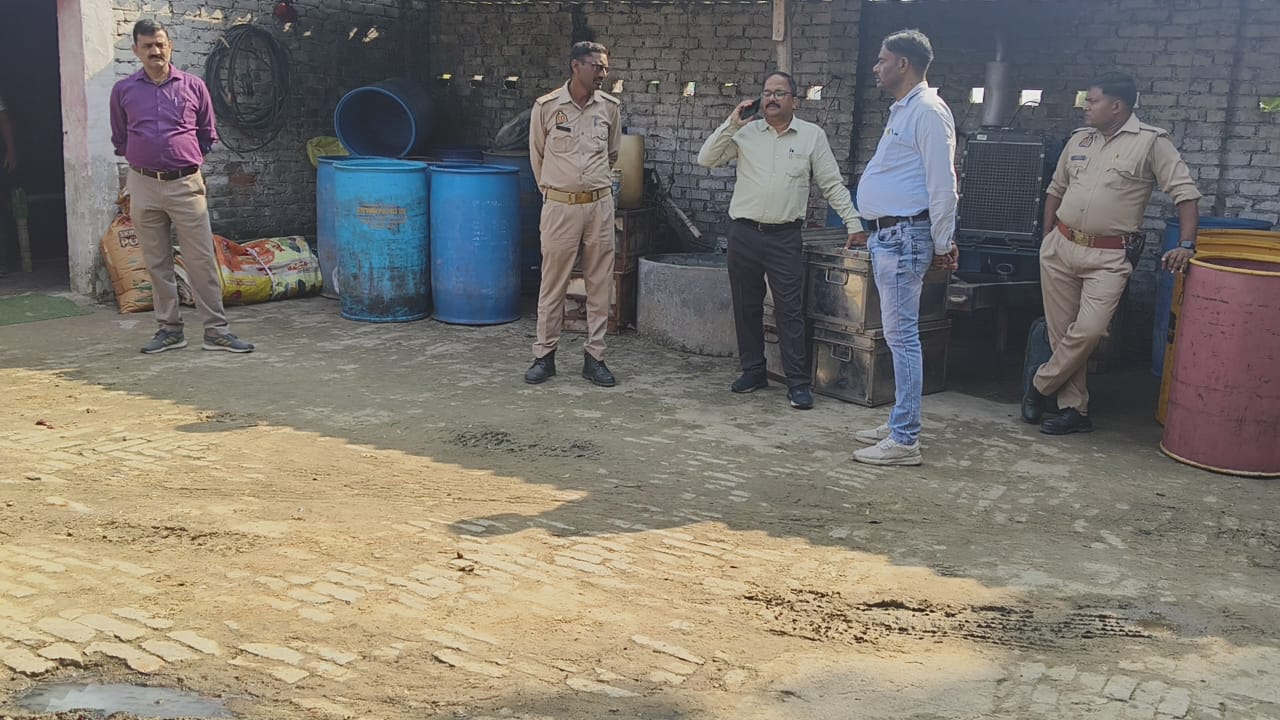 मथुरा में दीपावली पर्व को लेकर खाद्य सुरक्षा विभाग की कार्यवाही लगातार जारी