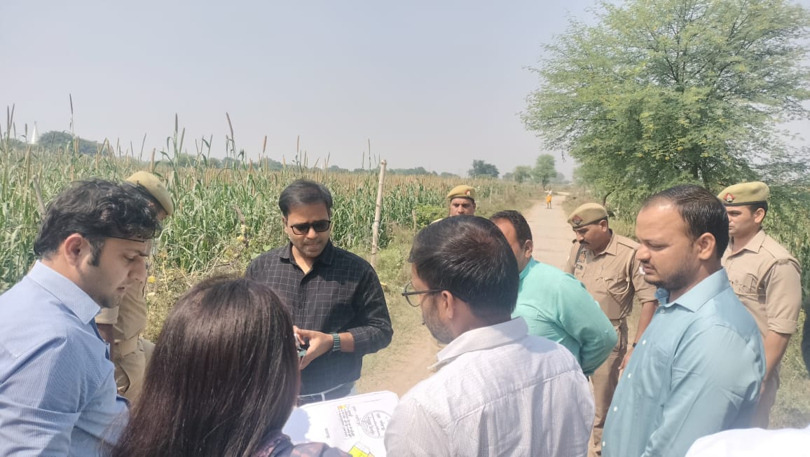 जिलाअधिकारी रमेश रंजन ने भूमि अधिग्रस्त क्षेत्रों का किया दौरा