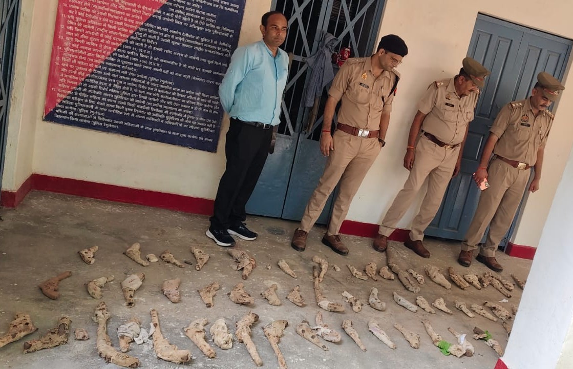 नगला खंगर पुलिस द्वारा आयुध अधिनियम के अभियोगों से सम्बन्धित 99 माल का किया नियमानुसार विनष्टीकरण