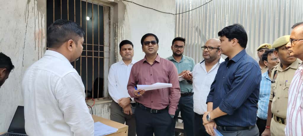 जिलाधिकारी रमेश रंजन द्वारा जिले की पर्यटन निर्माणअधीन परियोजनाओं का निरीक्षण मुख्य विकास अधिकारी शत्रोहन वैश्य के साथ किया