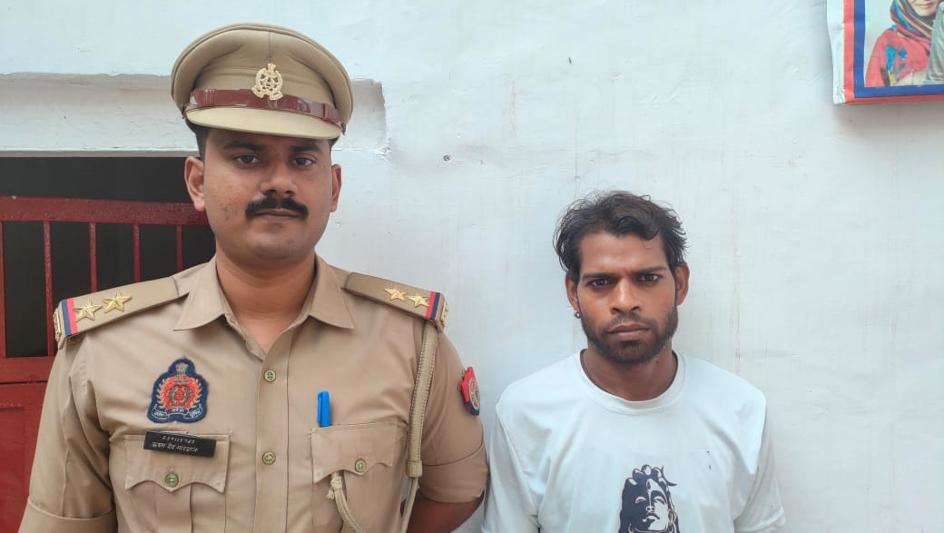 थाना रसूलपुर पुलिस टीम द्वारा अवैध तमंचा व जिन्दा कारतूस सहित 01 गैगस्टर अभियुक्त को किया गिरफ्तार