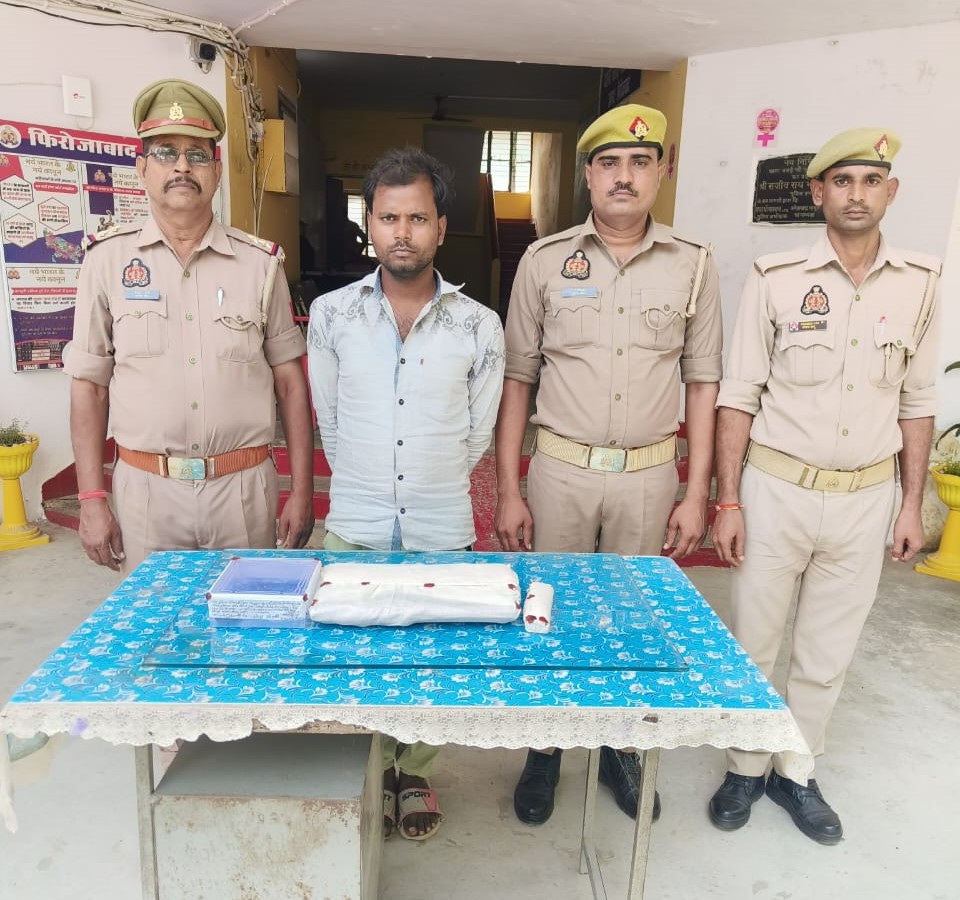 साइबर अपराधी को 01 लैपटाप व 02 मोबाइल फोन के साथ थाना बसई मौहम्मदपुर पुलिस द्वारा किया गिरफ्तार