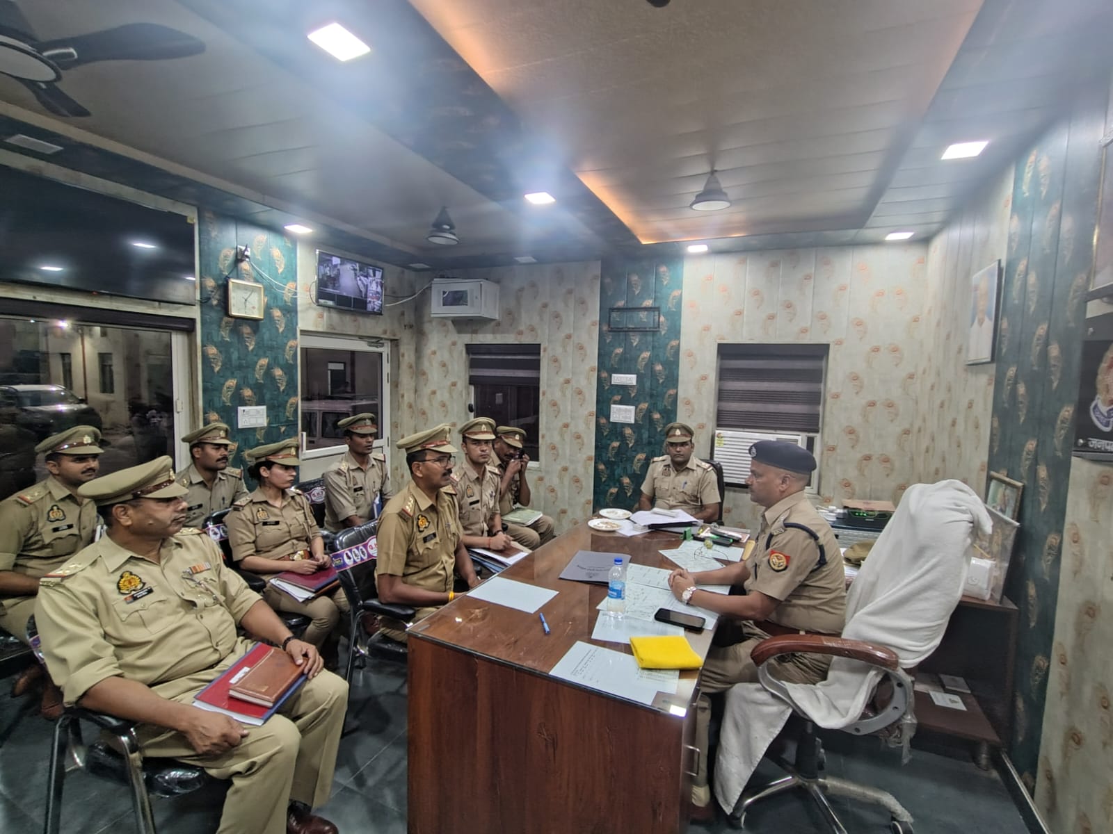 एसपी ग्रामीण सुरेश चंद्र रावत ने थाना छाता में की बैठक