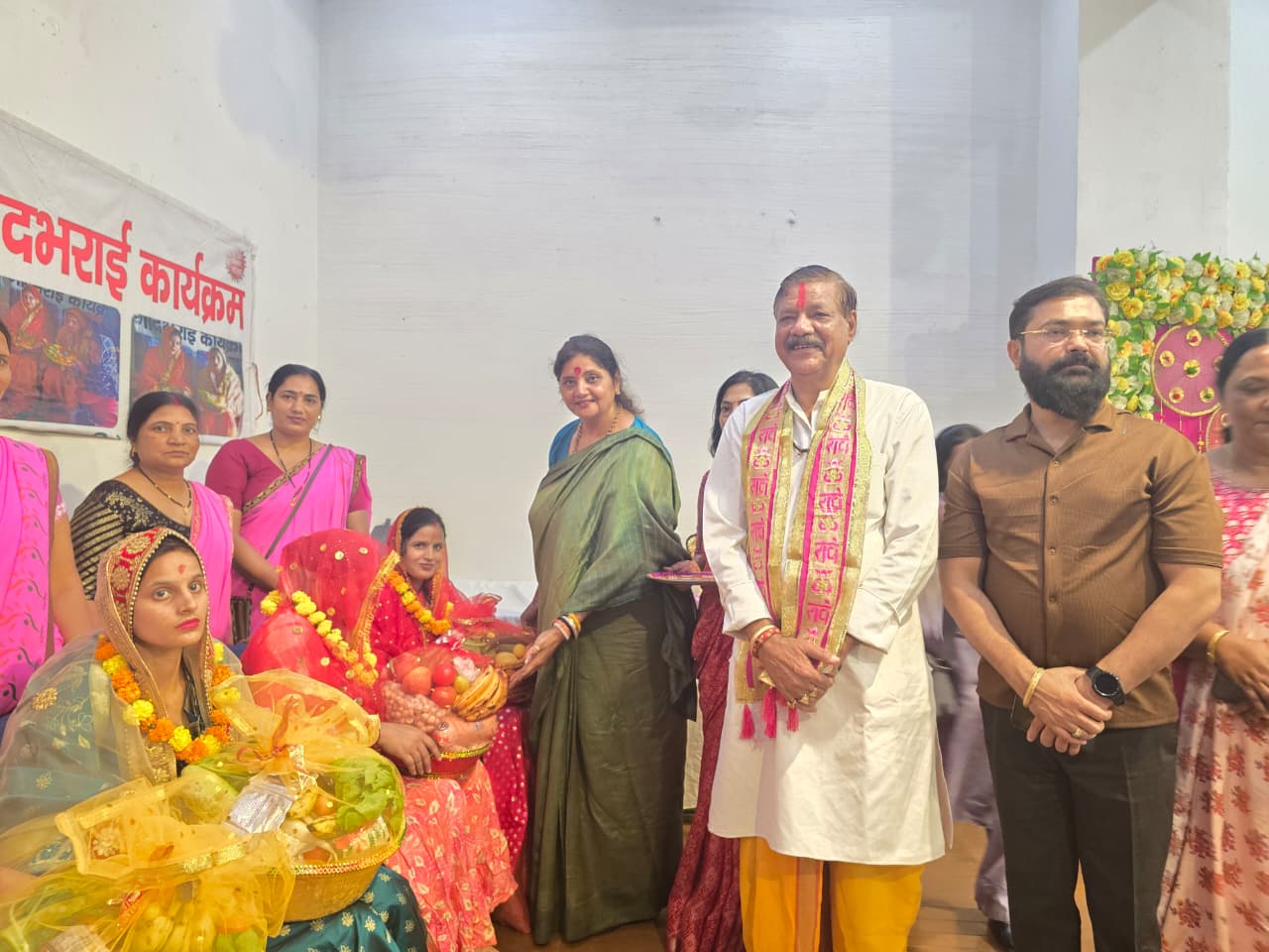 राष्ट्रीय पोषण माह के समापन कार्यक्रम में डॉ0 बबीता सिंह चौहान जी ने की 5 महिलाओं की गोद भराई