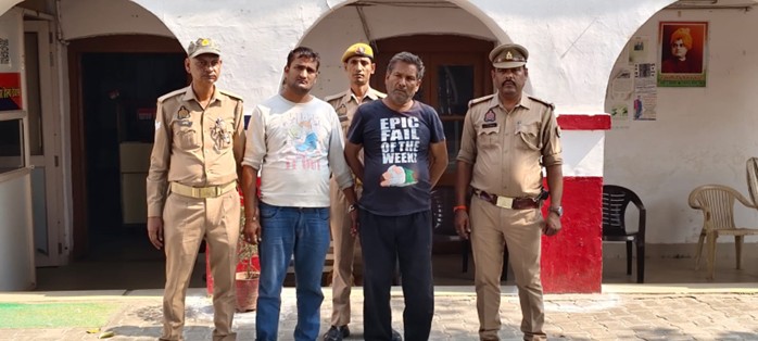 थाना टूण्डला पुलिस द्वारा हत्या से सम्बन्धि में वांछित अभियुक्तगण को किया गिरफ्तार