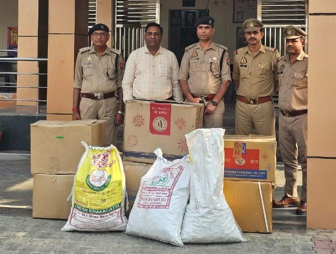 मक्खनपुर पुलिस टीम द्वारा 06 कार्टन कुल वजन करीब 01 क्विंटल 75 किलोग्राम अवैध पटाखों के भण्डारण सहित 01 अभियुक्त गिरफ्तार