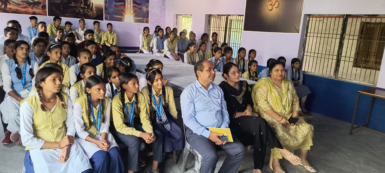 छात्रावृति योजनान्तर्गत मुख्यमंत्री के कर कमलो से छात्रवृत्ति स्वीकृति प्रमाण पत्र